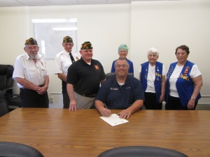 Members of Thurber Greenwood VFW 1916 and Thurber Greenwood VFW Post 1916 Auxiliary met with Mayor Dave Estes on Friday, May 15, where Estes signed the Buddy Poppy Proclamation for 2026. A week starting May 18, is designated as Buddy Poppy Week. Watch for members of the organizations that will be out with poppies during Memorial Day Weekend.  Seen here are Pete Link, Gil Biskupski, John Noga, Mayor Dave Estes, Jan Wirth, Karen Boehkle, and Janet Montgomery. (Submitted photo)
