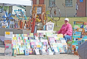 Numerous vendors were set up outside. They offered everything from handmade towels and gifts to beauty products and bread.