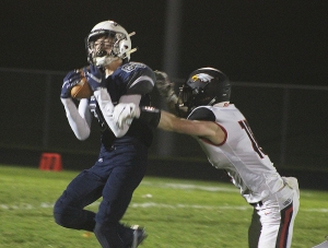 Junior Brady Mikoniwicz (No. 85) hauls in a 31-yard pass from QB Bryant Yanke Friday night for the Beaver football team vs. Sauk-Prairie at Millennium Field. Reedsburg was in control from the outset in a 41-6 victory. (Photo by Troy Matz)